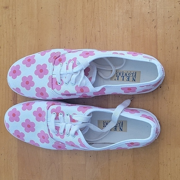 Nell Flowers size 9 flowers shoe - Picture 1 of 4